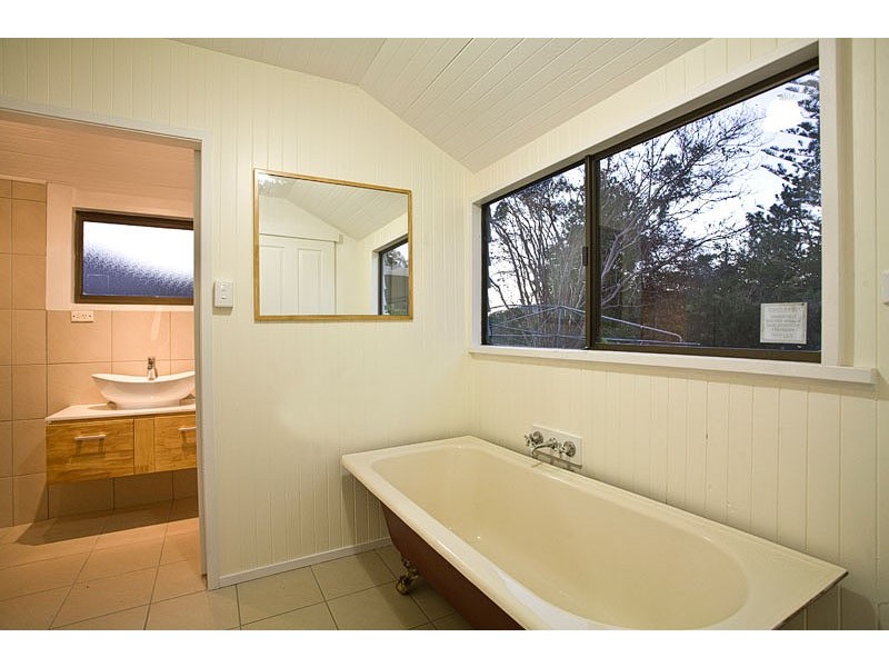 16 Queen Street, Cooran QLD 4569