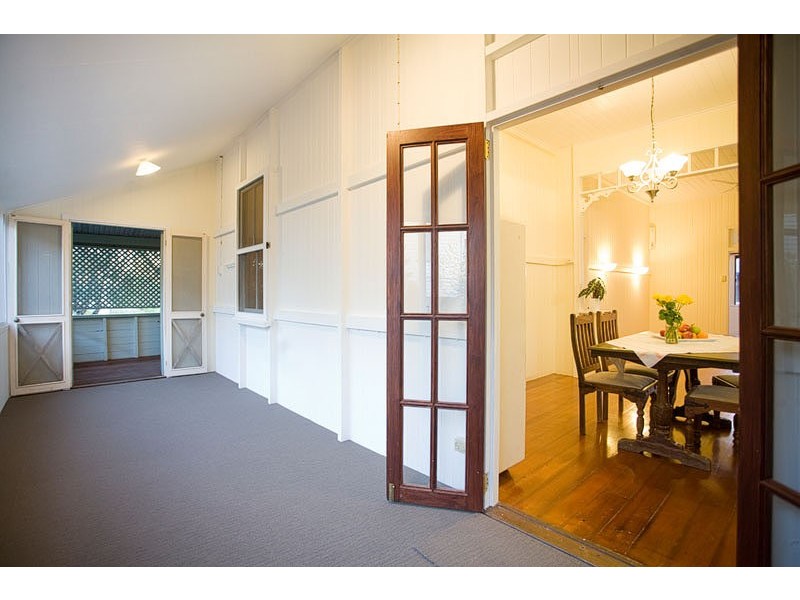 16 Queen Street, Cooran QLD 4569