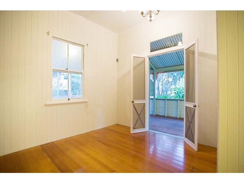 16 Queen Street, Cooran QLD 4569