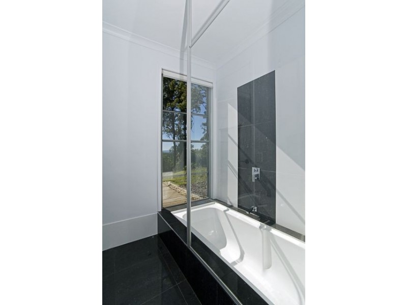 18 Clearview Drive, Tinbeerwah QLD 4563