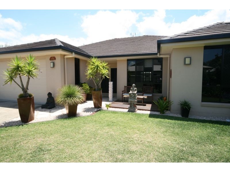 11 Oak Street, Cooroy QLD 4563