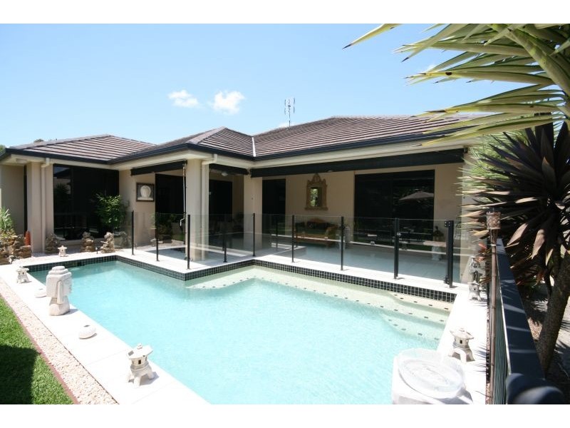 11 Oak Street, Cooroy QLD 4563