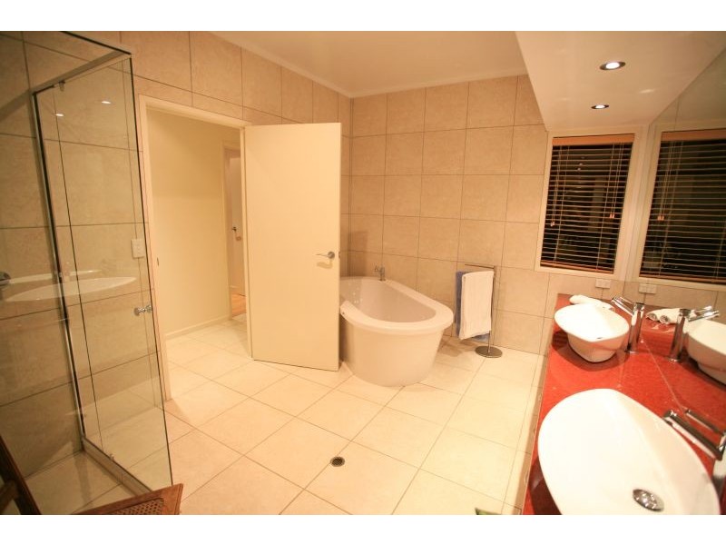 236 Noakes Road, Traveston QLD 4570