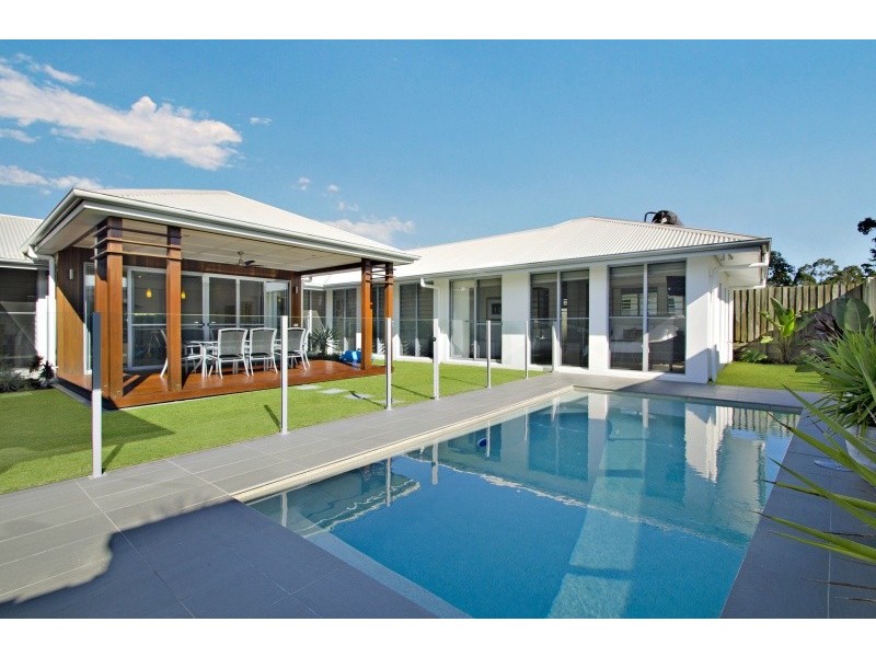 10 Straker Drive, Cooroy QLD 4563