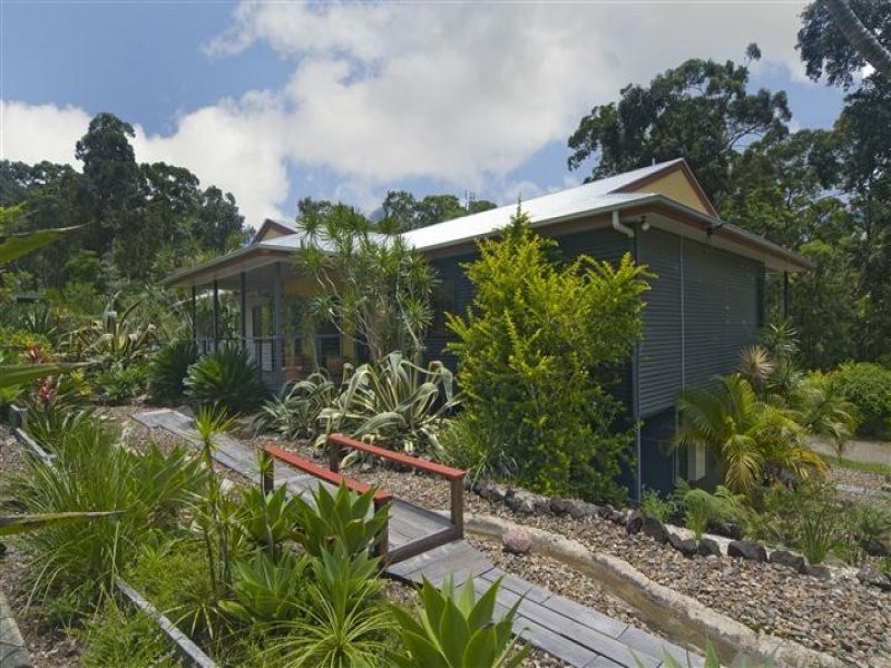 8 Sapling Court, Pomona QLD 4568