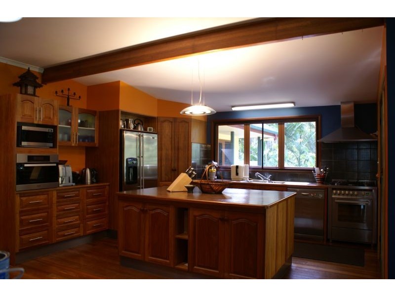 305 Gumboil Road, Tinbeerwah QLD 4563