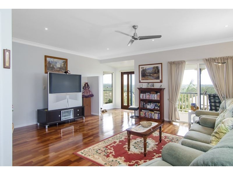 33 Kensington Drive, Cooroy QLD 4563