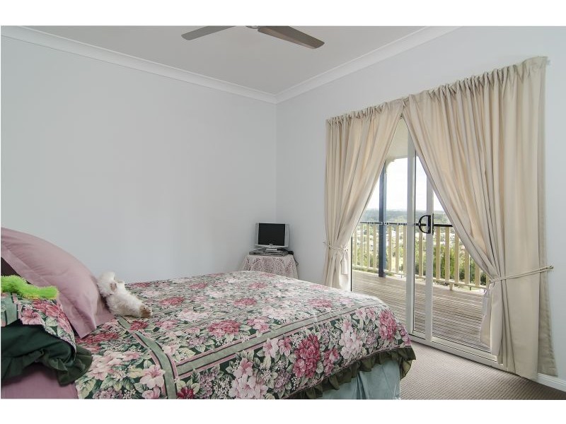 33 Kensington Drive, Cooroy QLD 4563