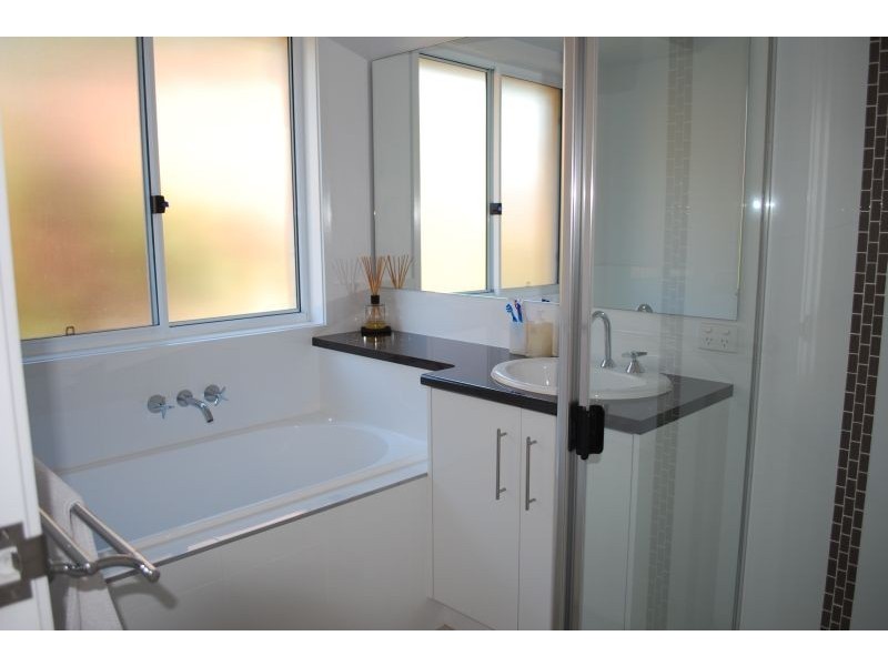 17 Olivine Lane, Cooroy QLD 4563