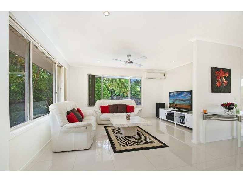 7 Pine Tree Drive, Cooroy QLD 4563