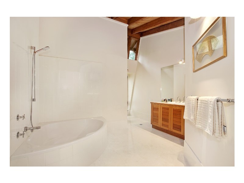 8 Ebor Road, Palm Beach NSW 2108