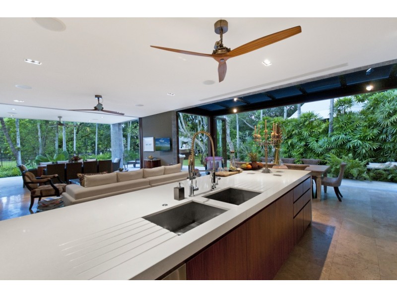 1 Beachfront Mirage, Port Douglas QLD 4877