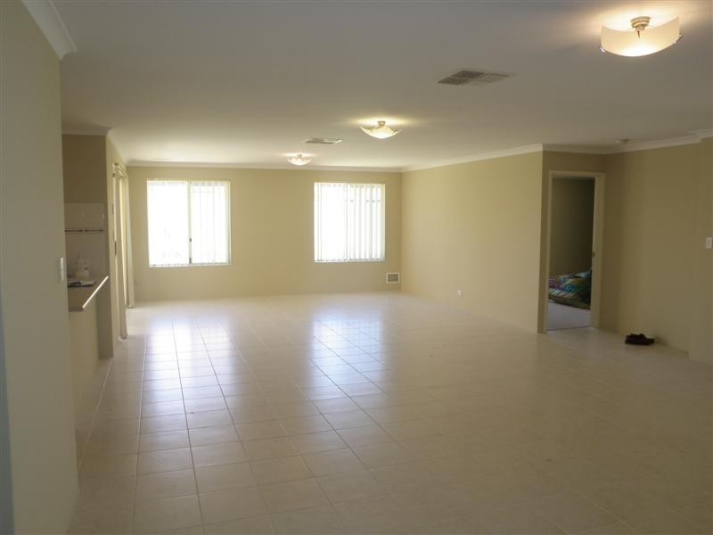 86 Sheffield Road, Wattle Grove WA 6107