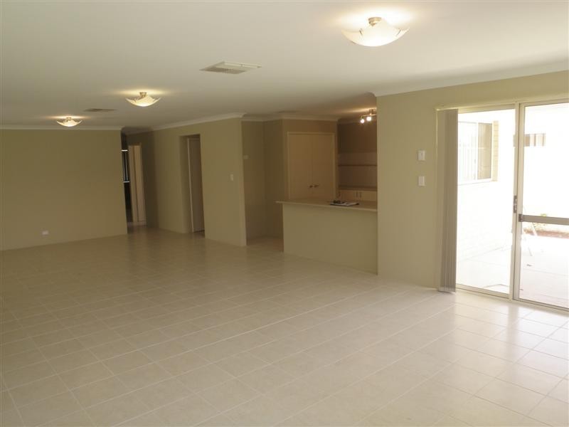 86 Sheffield Road, Wattle Grove WA 6107