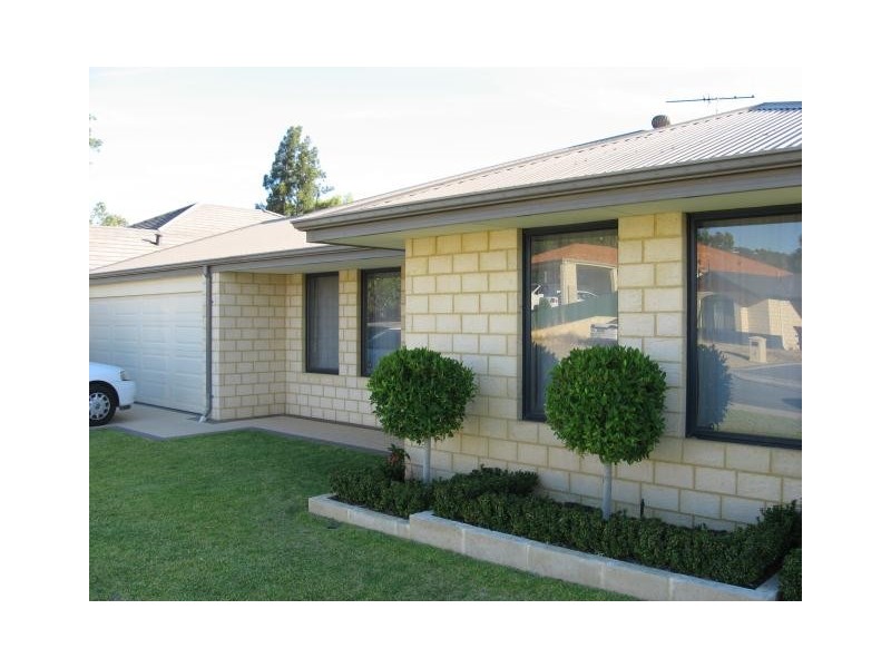 5 Azalea Court, Forrestfield WA 6058