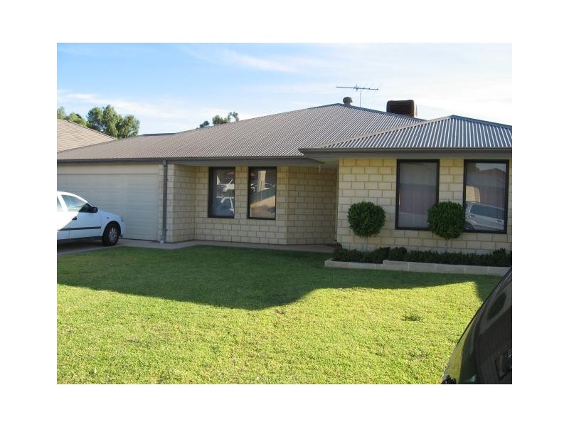 5 Azalea Court, Forrestfield WA 6058