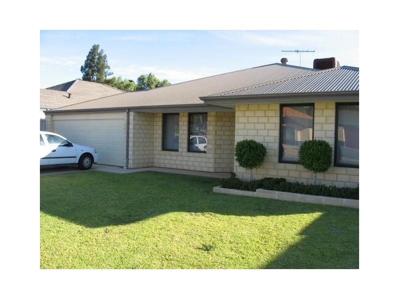 5 Azalea Court, Forrestfield WA 6058