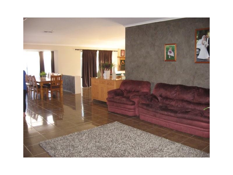 5 Azalea Court, Forrestfield WA 6058