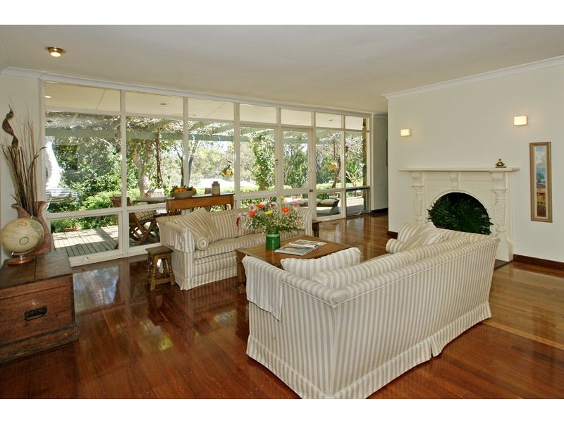 11 Jones Road, Kalamunda WA 6076