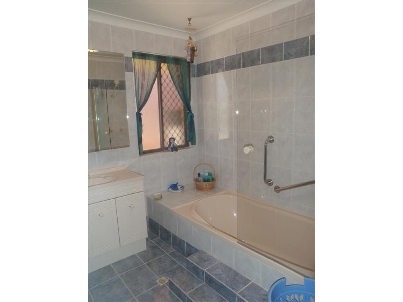 2 Chancery Court, Forrestfield WA 6058