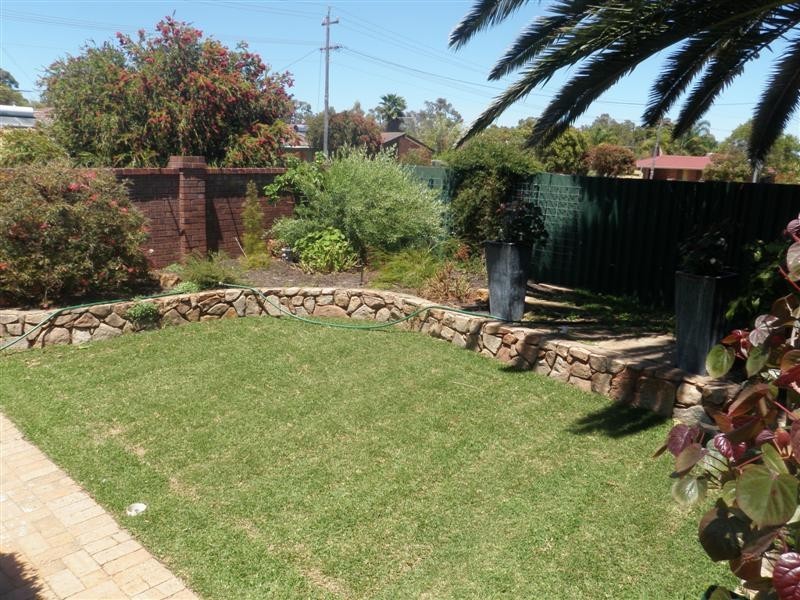 2 Chancery Court, Forrestfield WA 6058