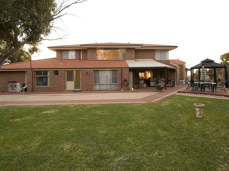 198 Lewis Road, Forrestfield WA 6058