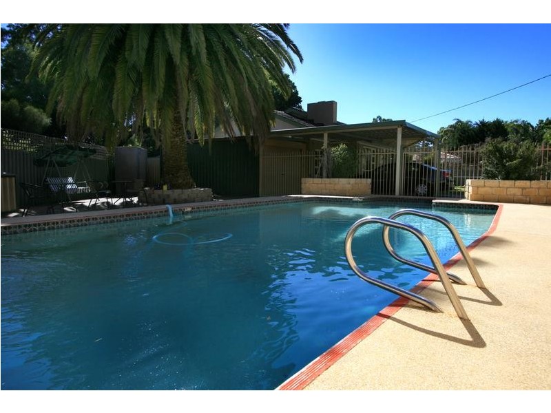 1 Kathleen Close, Maida Vale WA 6057