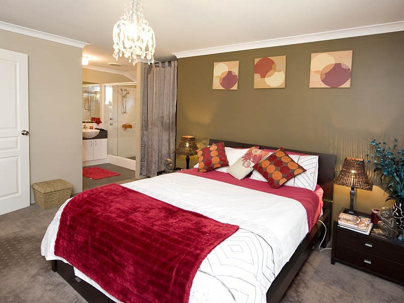 27 Wimbridge Road, Wattle Grove WA 6107