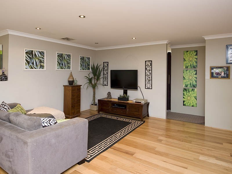 27 Wimbridge Road, Wattle Grove WA 6107