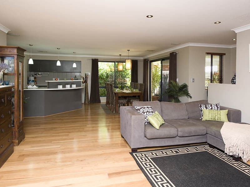 27 Wimbridge Road, Wattle Grove WA 6107