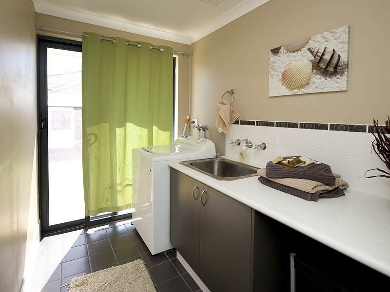 27 Wimbridge Road, Wattle Grove WA 6107