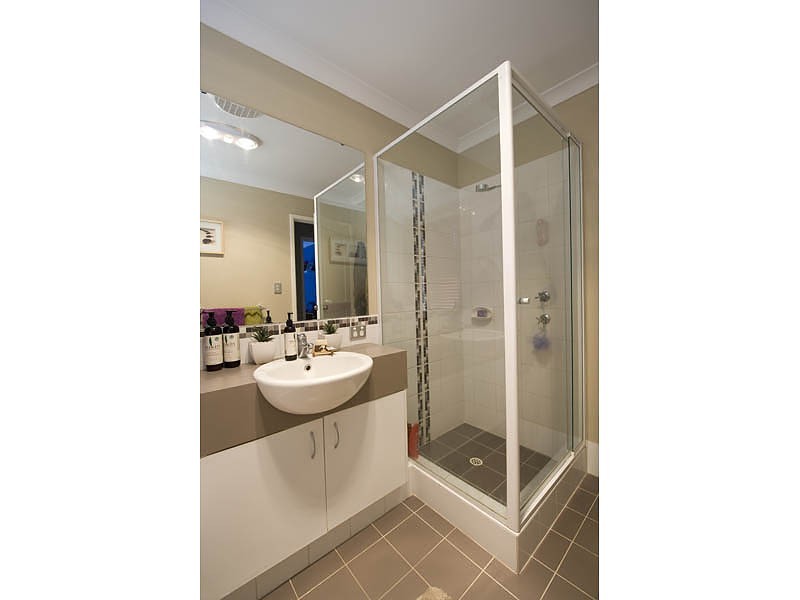 27 Wimbridge Road, Wattle Grove WA 6107