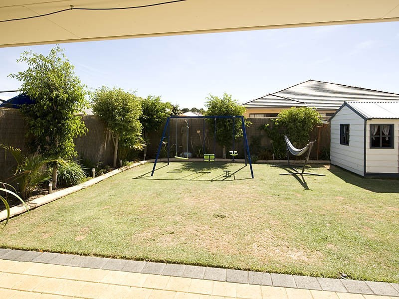 27 Wimbridge Road, Wattle Grove WA 6107