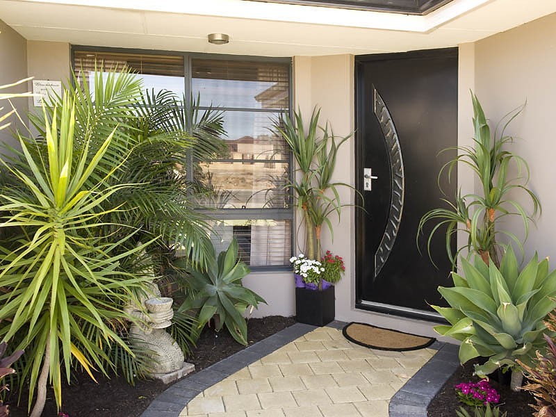 27 Wimbridge Road, Wattle Grove WA 6107