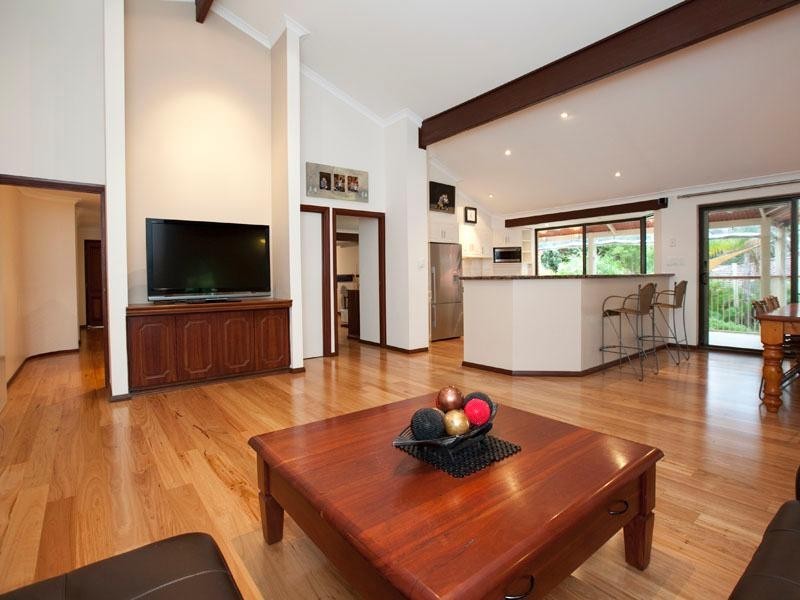 43 Lilian Rd, Maida Vale WA 6057