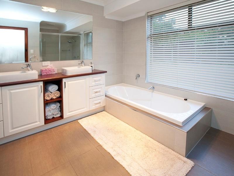 43 Lilian Rd, Maida Vale WA 6057