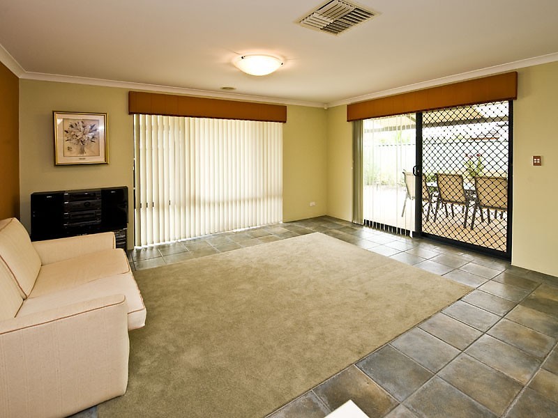 21 FOXTON BLVD, High Wycombe WA 6057