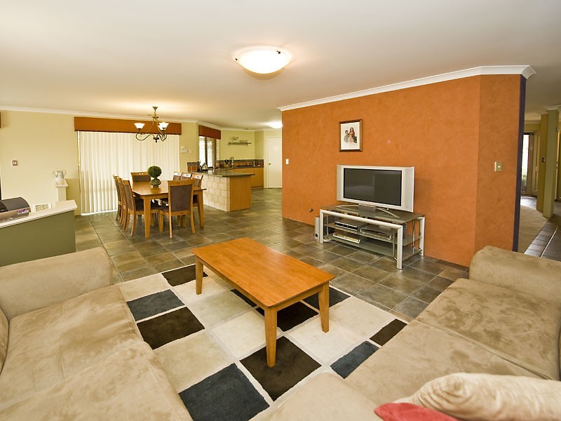 21 FOXTON BLVD, High Wycombe WA 6057