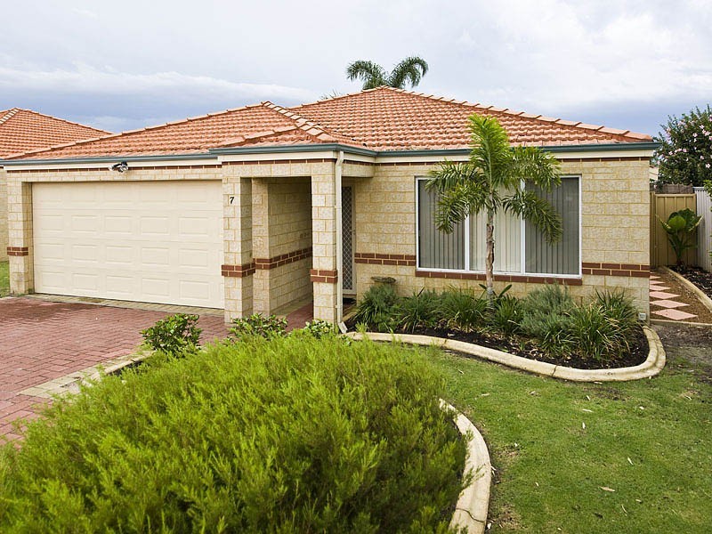 7 / 7 Warlu Place, High Wycombe WA 6057