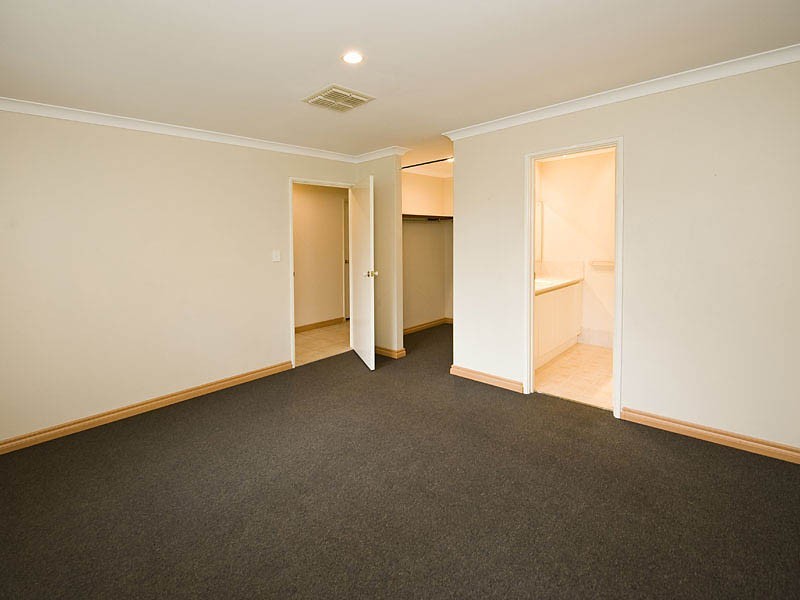 7 / 7 Warlu Place, High Wycombe WA 6057