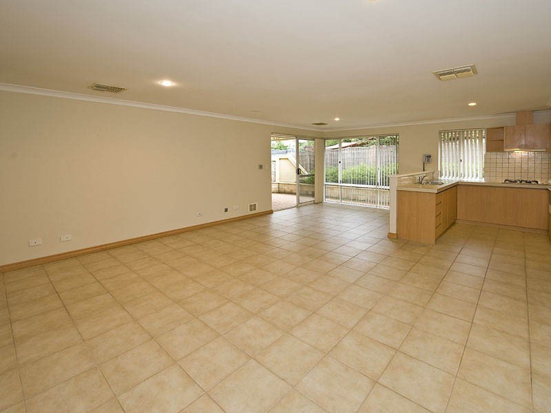 7 / 7 Warlu Place, High Wycombe WA 6057