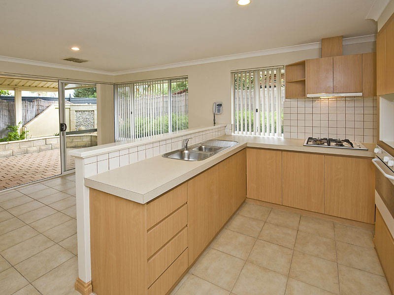 7 / 7 Warlu Place, High Wycombe WA 6057