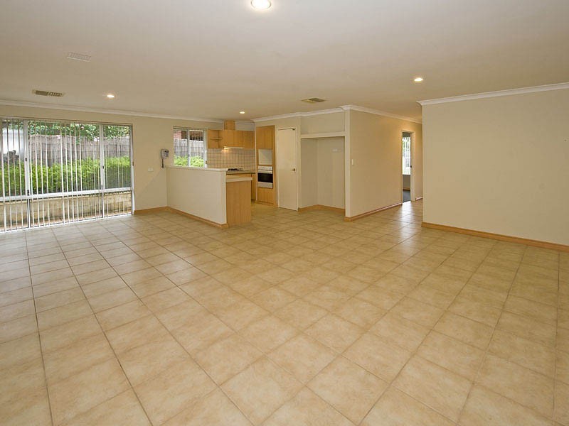 7 / 7 Warlu Place, High Wycombe WA 6057