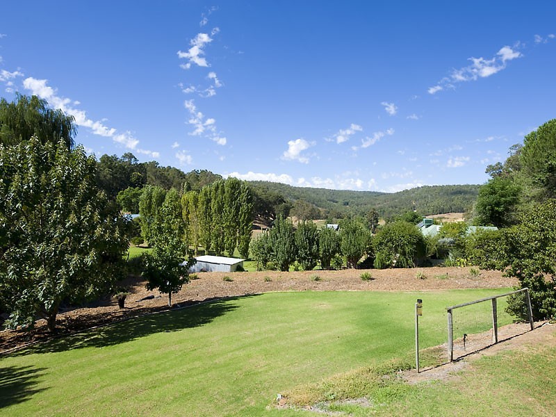 70 Lawnbrook Rd East, Bickley WA 6076