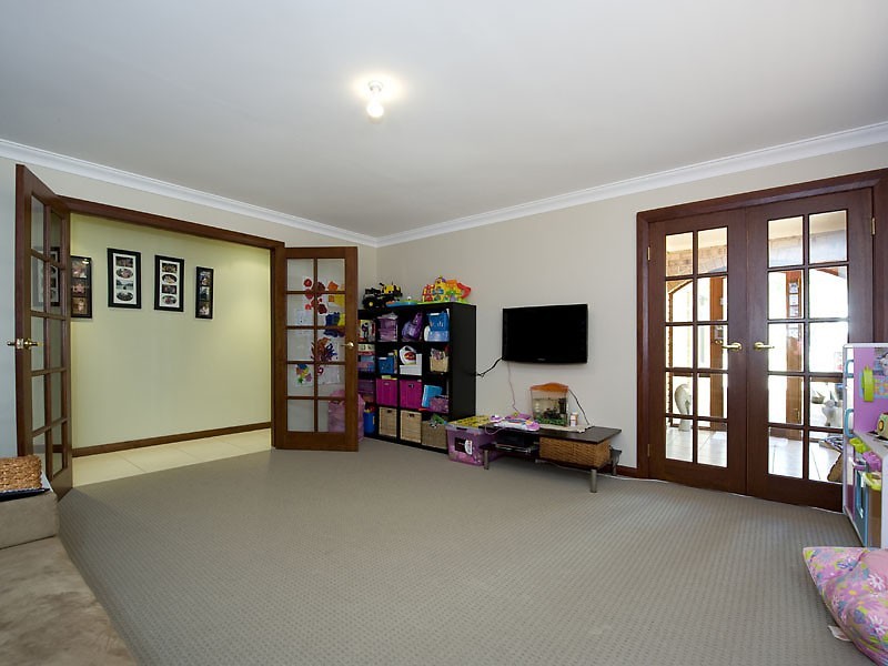 70 Lawnbrook Rd East, Bickley WA 6076