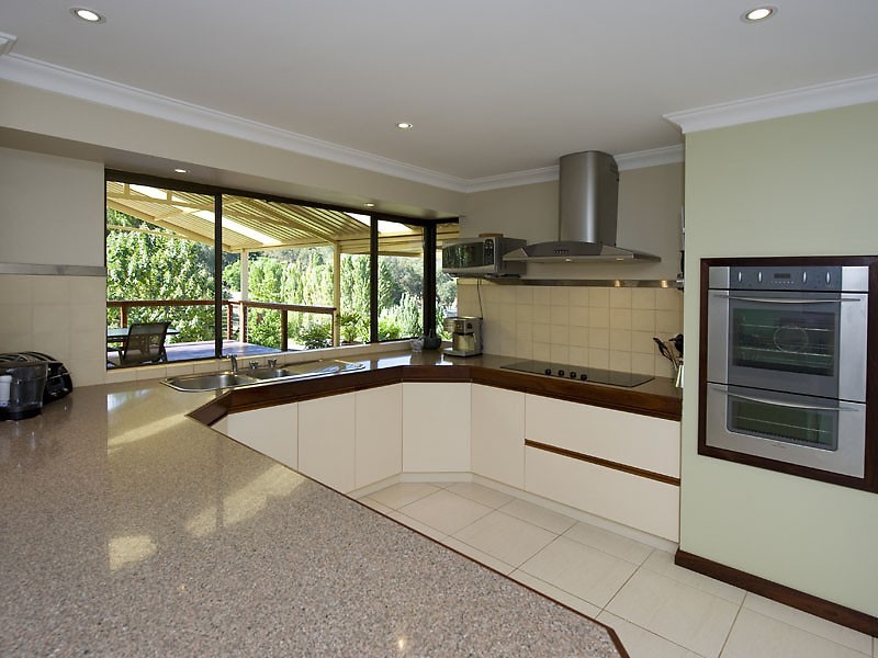 70 Lawnbrook Rd East, Bickley WA 6076