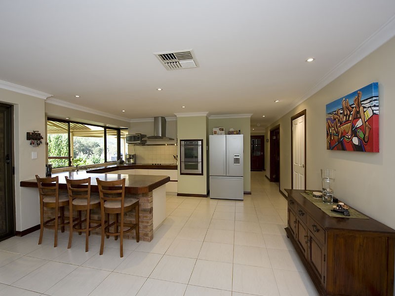 70 Lawnbrook Rd East, Bickley WA 6076