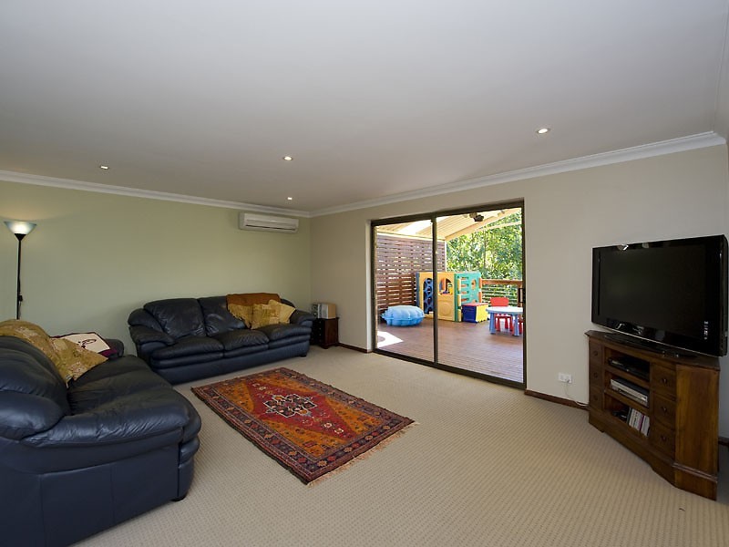 70 Lawnbrook Rd East, Bickley WA 6076