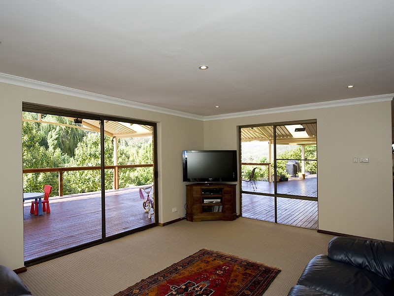 70 Lawnbrook Rd East, Bickley WA 6076