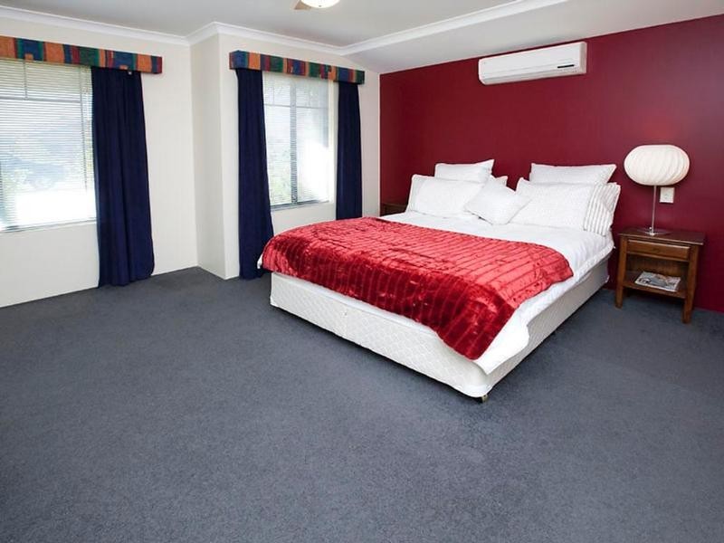 4 Foxglove Avenue, High Wycombe WA 6057